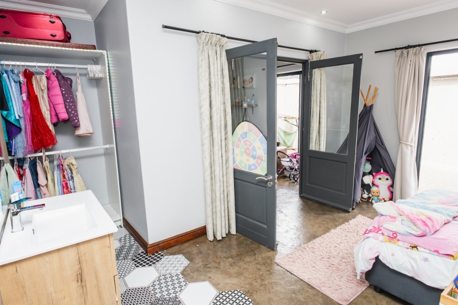 5 Bedroom Property for Sale in Somerton Estate Free State